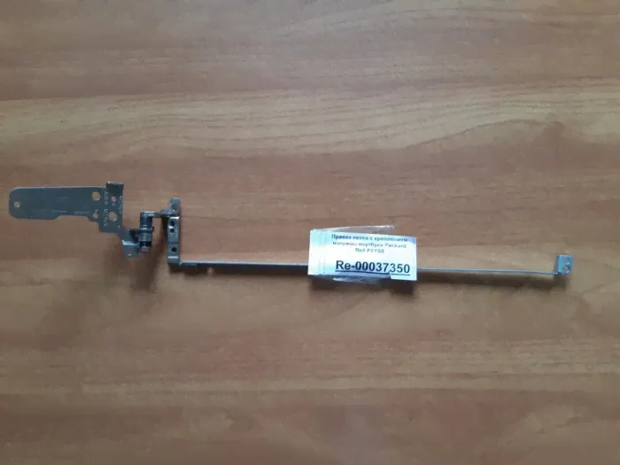 Правая петля с креплением матрицы ноутбука Packard Bell P7YS0
