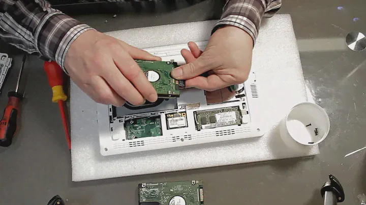 Tutorial- Tastatur, RAM, Festplattentausch Packard Bell DOT Netbook Open the Packard Bell Dot s